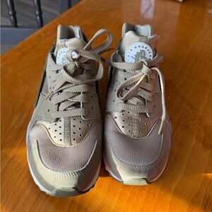 Nike Air Huarache Beige Sneakers